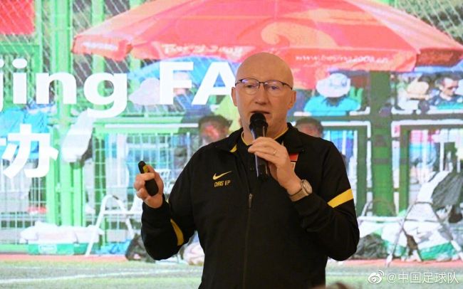 第55分钟，奥斯梅恩禁区内头球攻门没顶正，安古伊萨禁区弧顶得球后起脚抽射，球稍稍高出横梁！